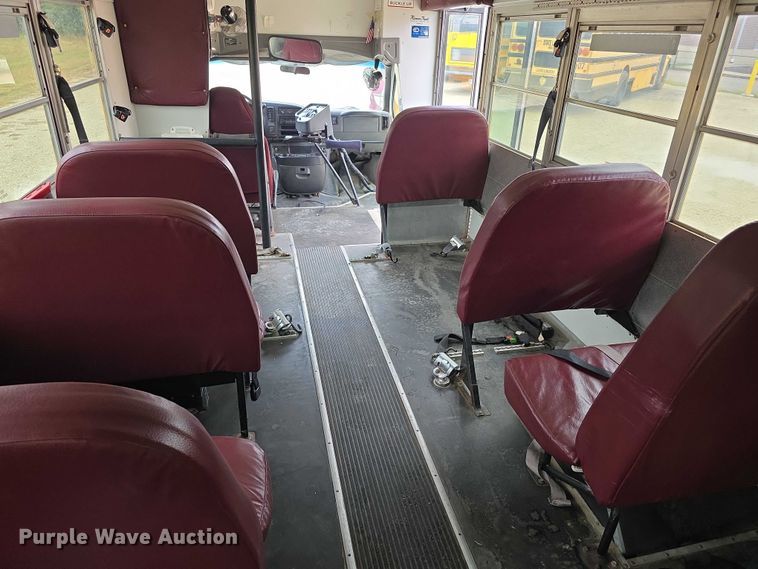 image for item FI0611 2002 Chevrolet Express G3500 school bus