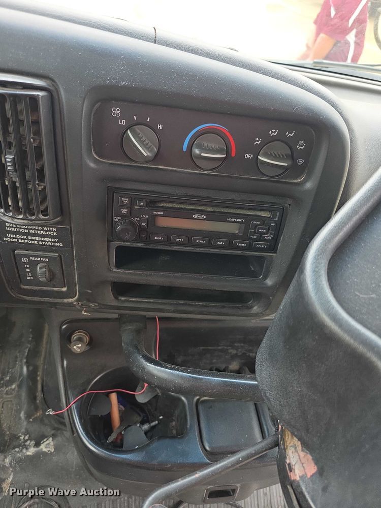 image for item FI0611 2002 Chevrolet Express G3500 school bus