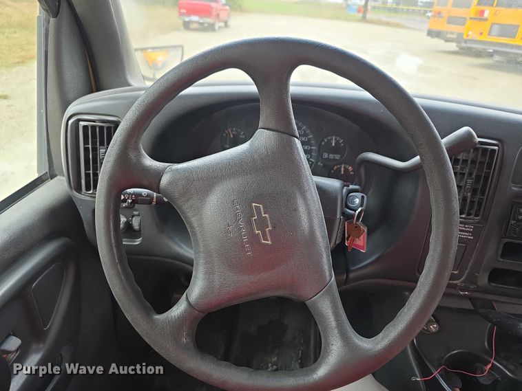 image for item FI0611 2002 Chevrolet Express G3500 school bus