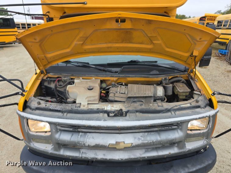 image for item FI0611 2002 Chevrolet Express G3500 school bus