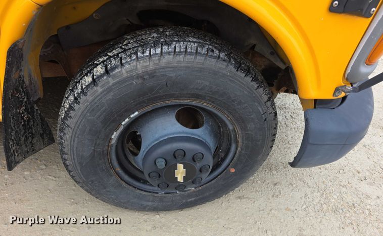 image for item FI0611 2002 Chevrolet Express G3500 school bus