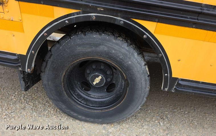 image for item FI0611 2002 Chevrolet Express G3500 school bus