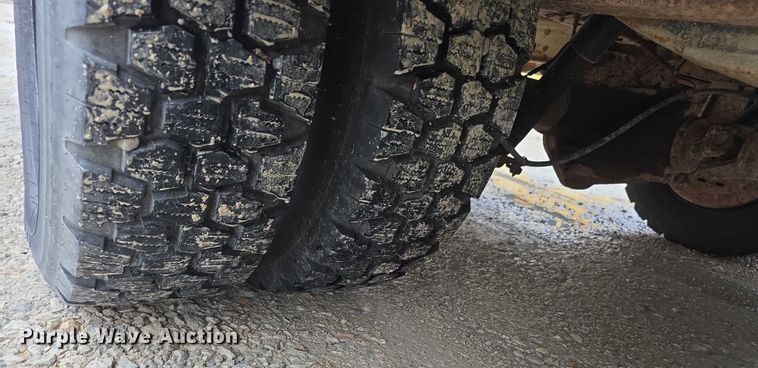 image for item FI0611 2002 Chevrolet Express G3500 school bus