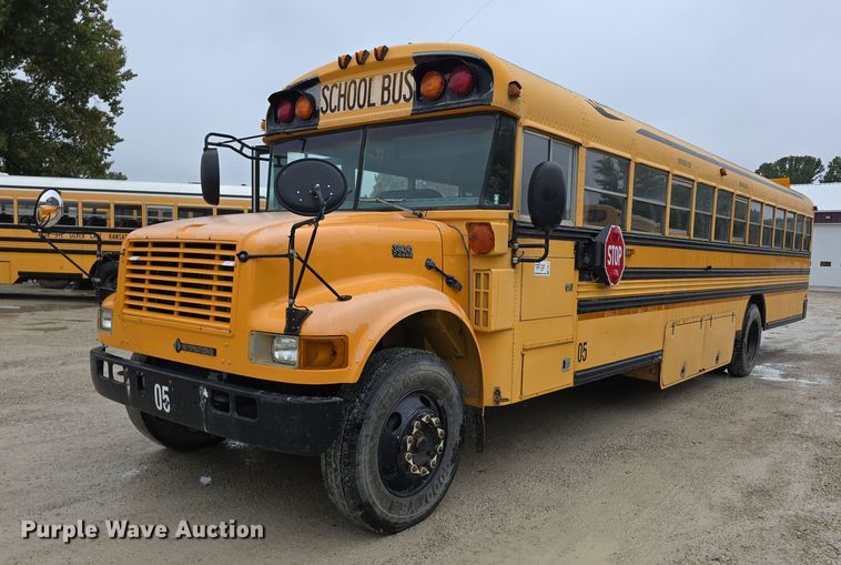 image for item FI0612 2003 International 3800 school bus
