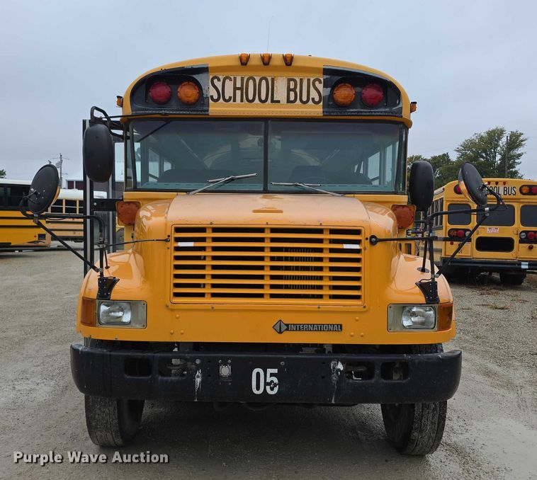 image for item FI0612 2003 International 3800 school bus