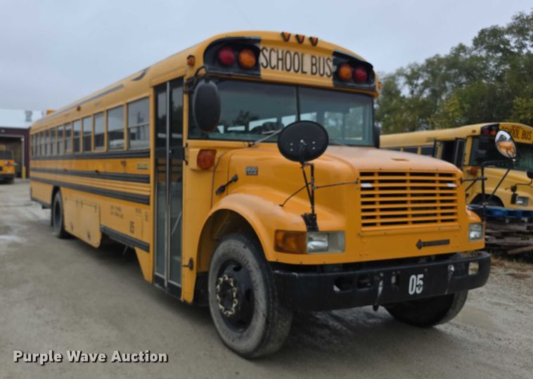 image for item FI0612 2003 International 3800 school bus
