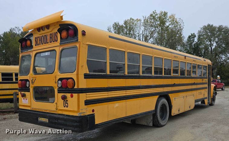 image for item FI0612 2003 International 3800 school bus
