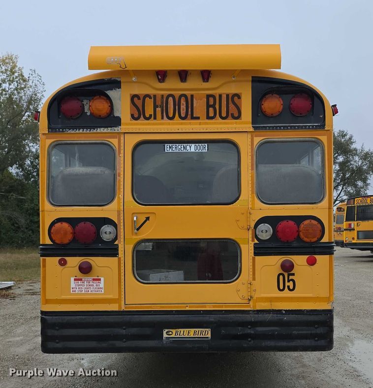 image for item FI0612 2003 International 3800 school bus