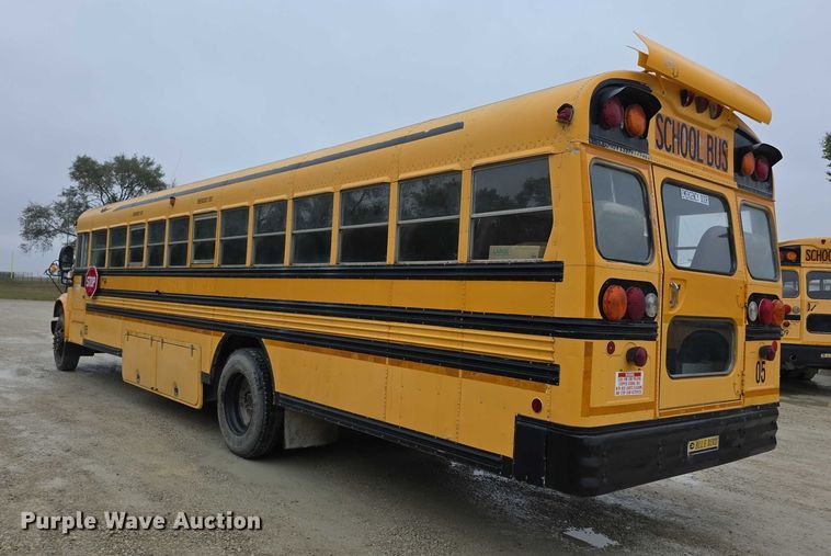image for item FI0612 2003 International 3800 school bus