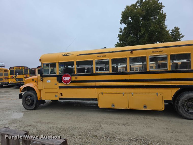 image for item FI0612 2003 International 3800 school bus