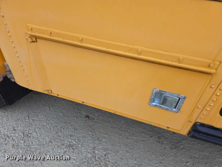 image for item FI0612 2003 International 3800 school bus