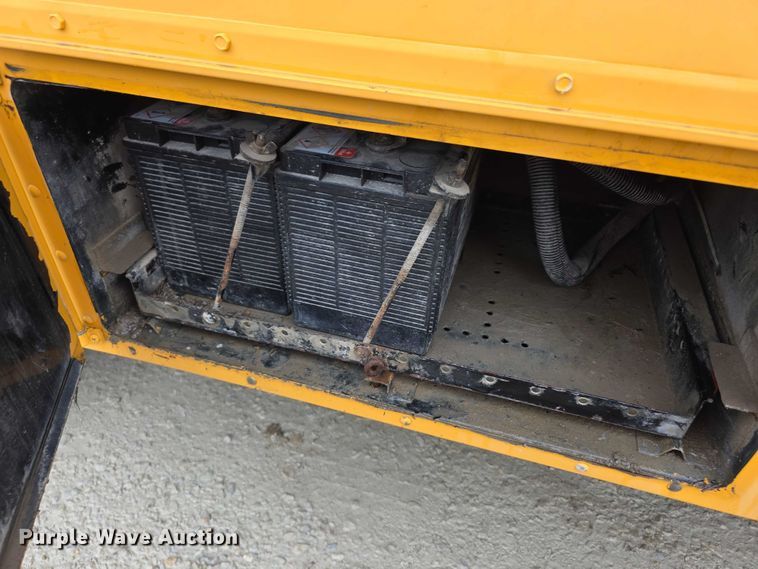 image for item FI0612 2003 International 3800 school bus