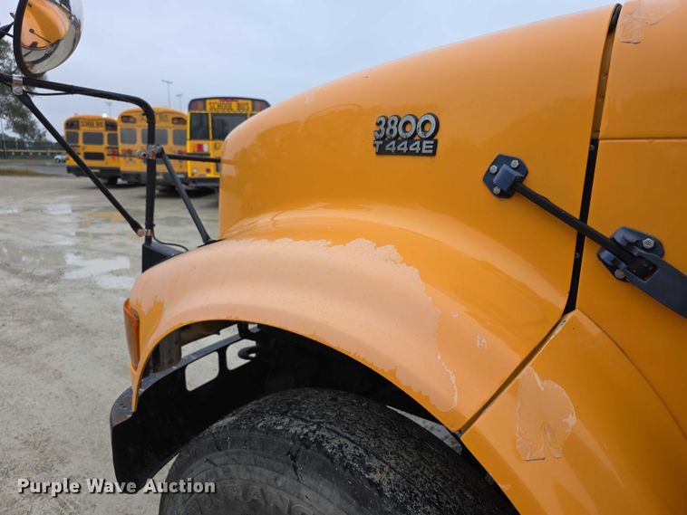 image for item FI0612 2003 International 3800 school bus
