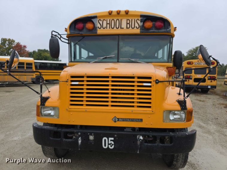 image for item FI0612 2003 International 3800 school bus
