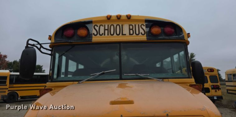 image for item FI0612 2003 International 3800 school bus