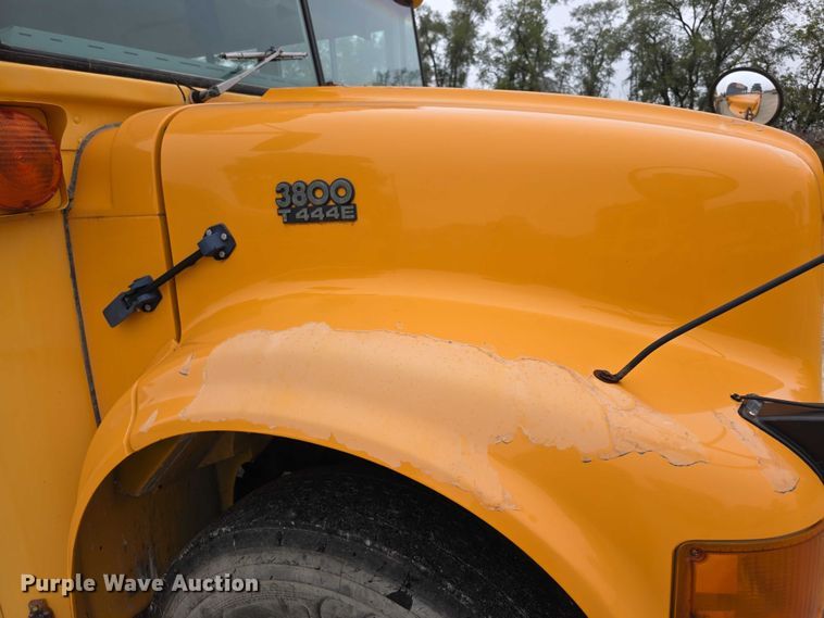image for item FI0612 2003 International 3800 school bus