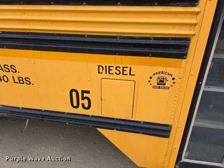 image for item FI0612 2003 International 3800 school bus