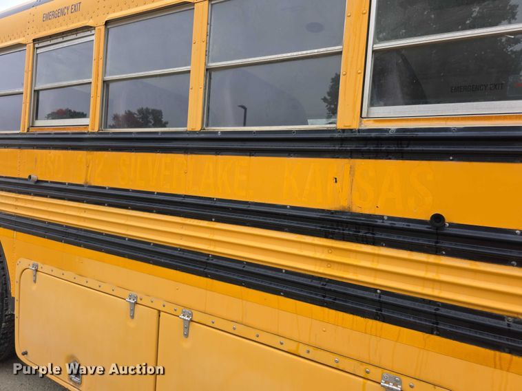 image for item FI0612 2003 International 3800 school bus