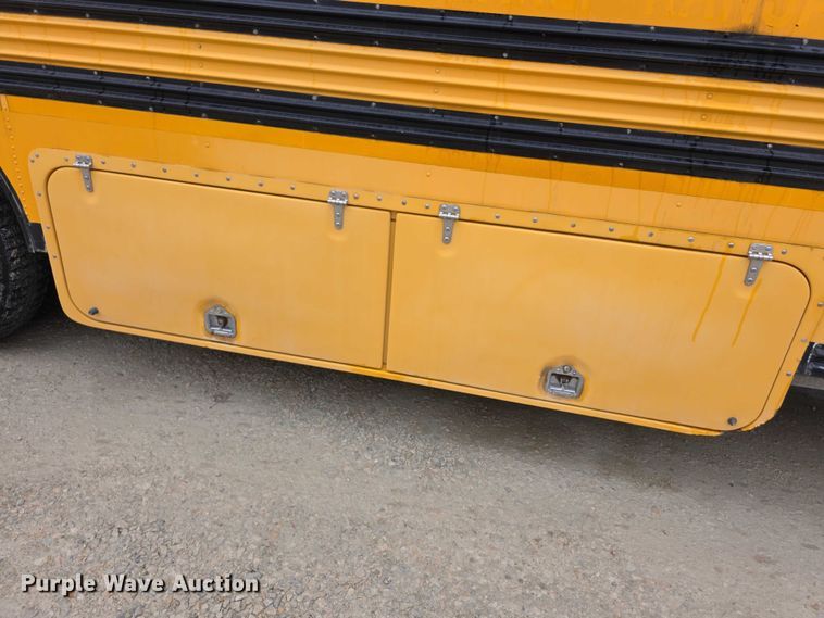 image for item FI0612 2003 International 3800 school bus