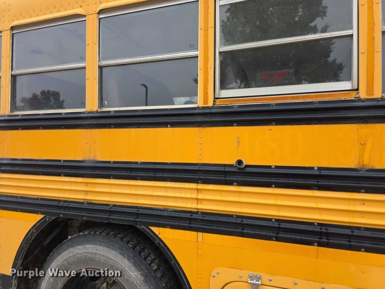 image for item FI0612 2003 International 3800 school bus