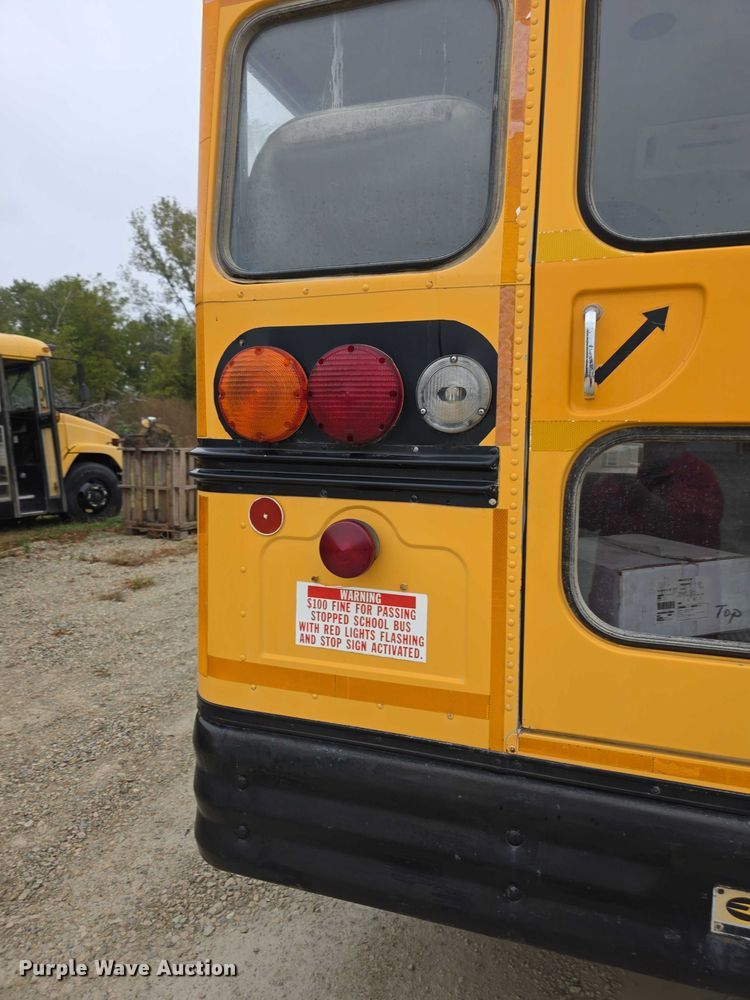 image for item FI0612 2003 International 3800 school bus