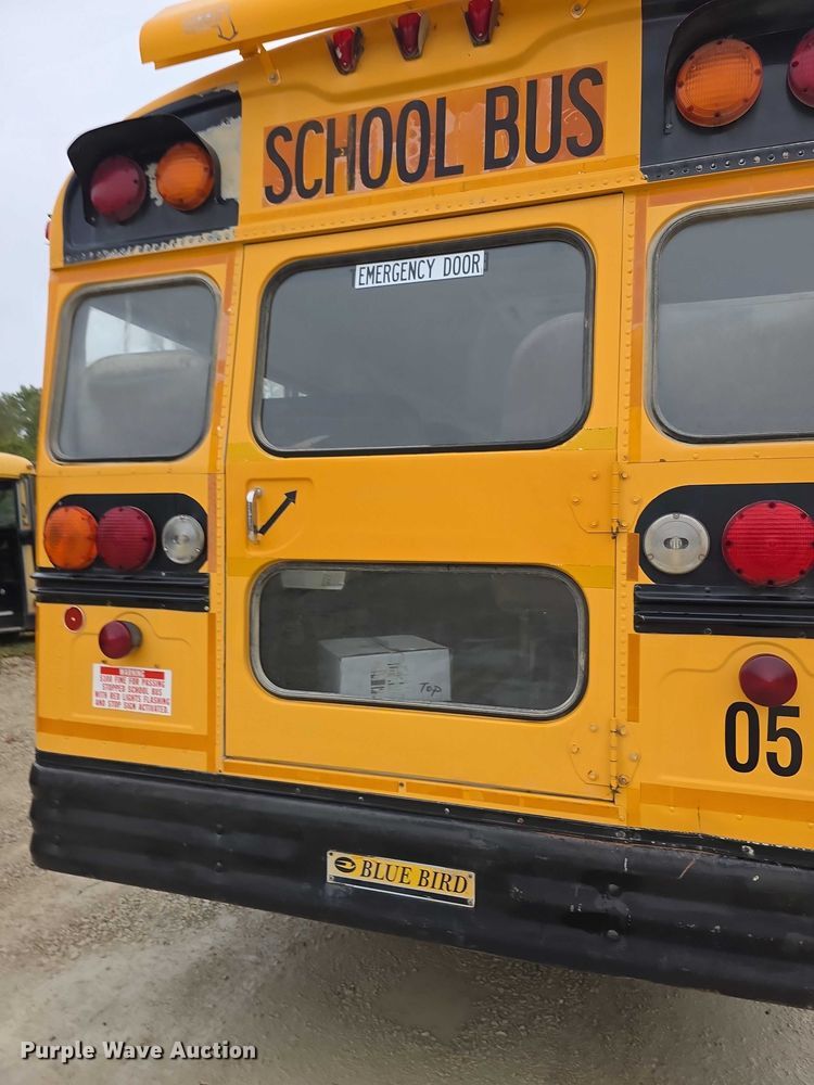 image for item FI0612 2003 International 3800 school bus