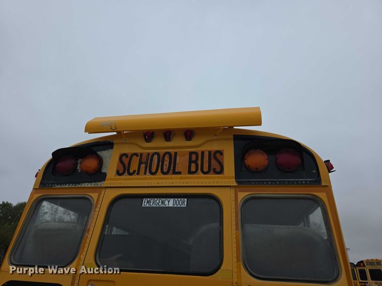 image for item FI0612 2003 International 3800 school bus
