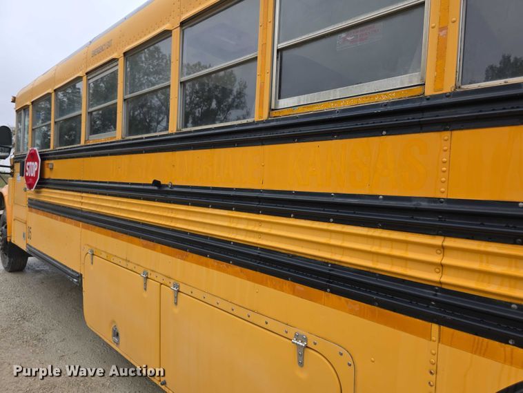 image for item FI0612 2003 International 3800 school bus