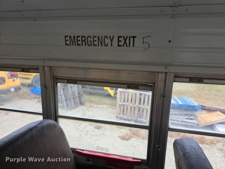 image for item FI0612 2003 International 3800 school bus