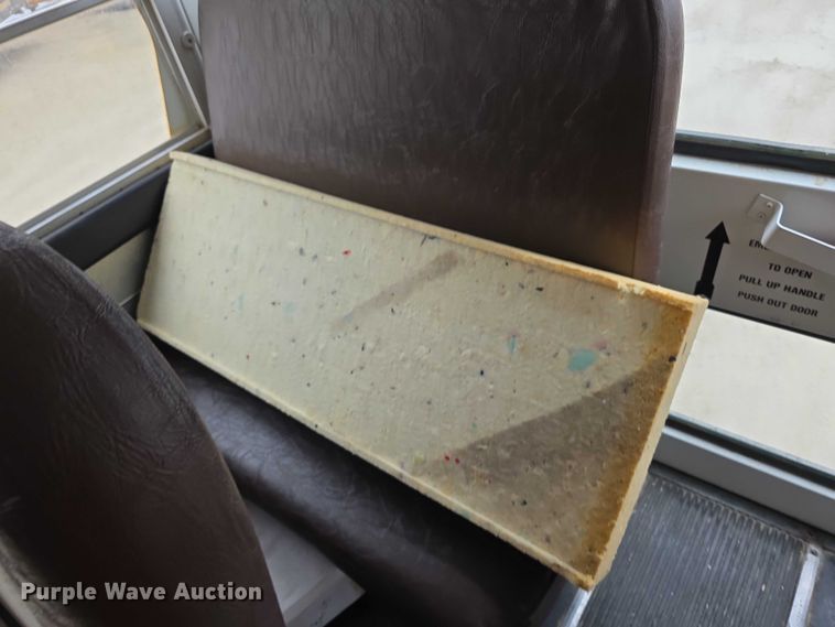 image for item FI0612 2003 International 3800 school bus