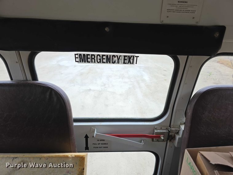 image for item FI0612 2003 International 3800 school bus