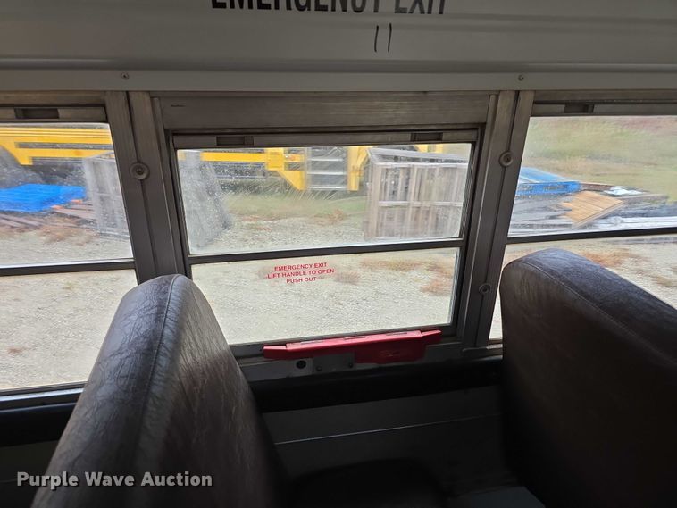 image for item FI0612 2003 International 3800 school bus