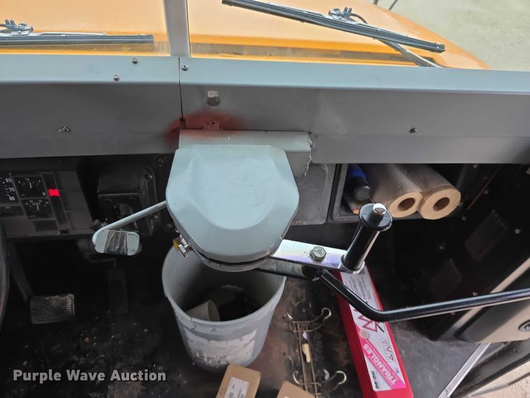 image for item FI0612 2003 International 3800 school bus