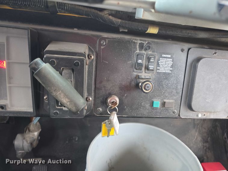 image for item FI0612 2003 International 3800 school bus