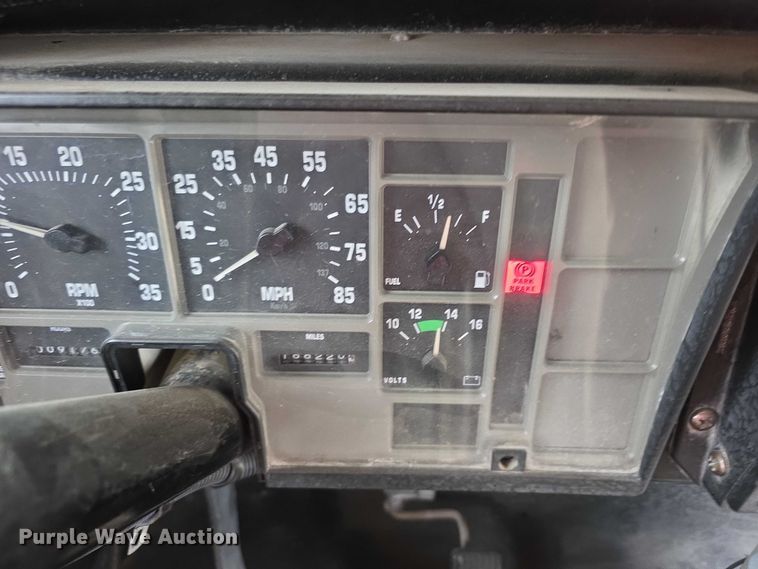 image for item FI0612 2003 International 3800 school bus