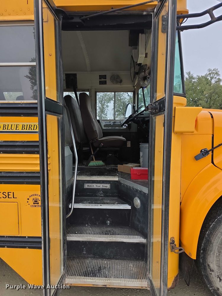 image for item FI0612 2003 International 3800 school bus