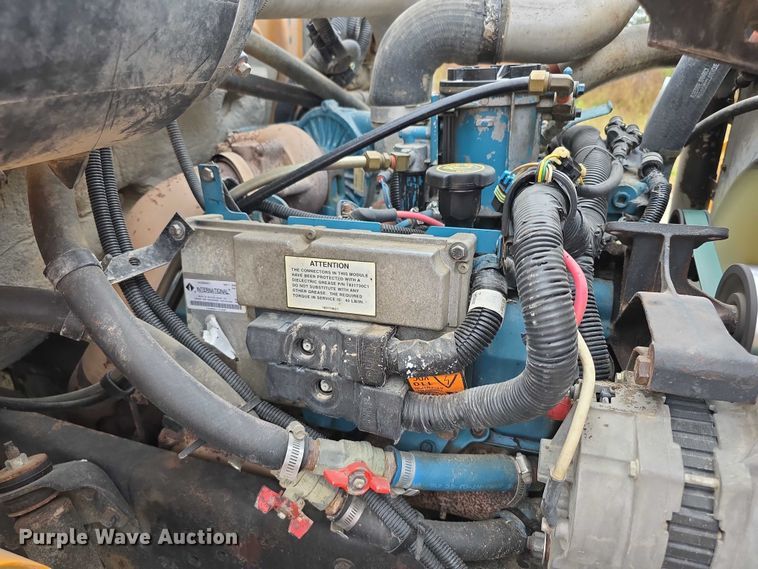 image for item FI0612 2003 International 3800 school bus