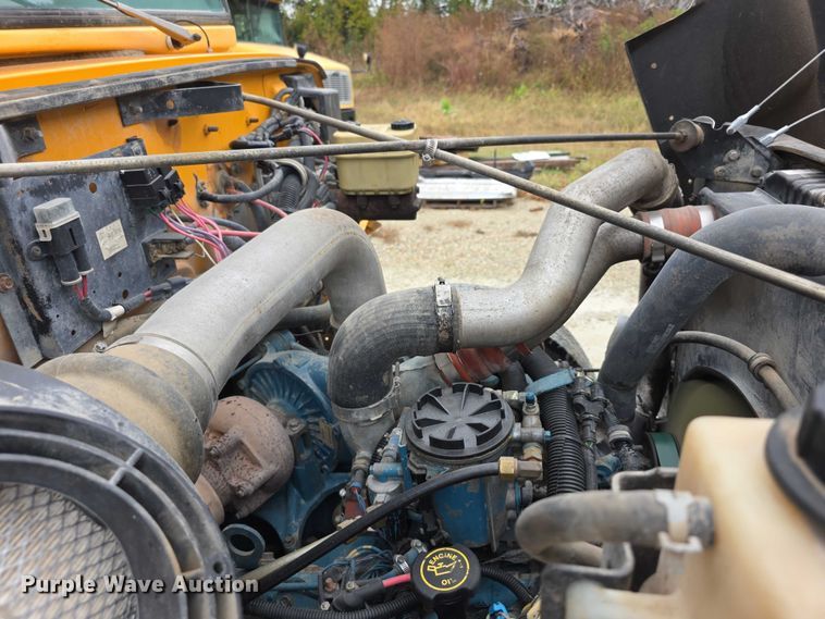 image for item FI0612 2003 International 3800 school bus