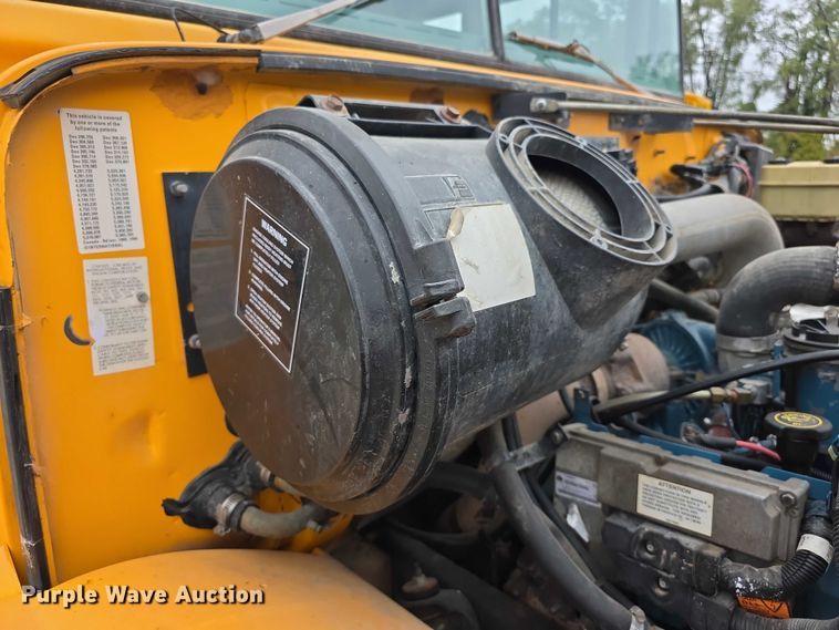 image for item FI0612 2003 International 3800 school bus