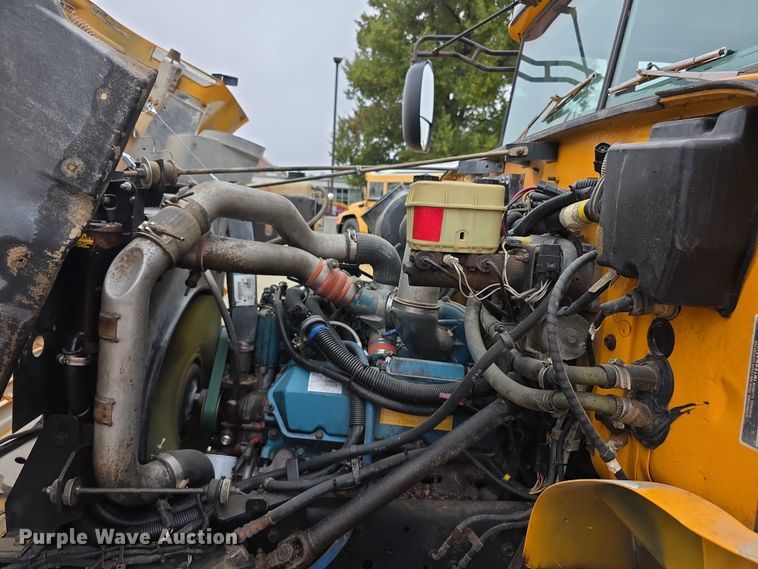 image for item FI0612 2003 International 3800 school bus