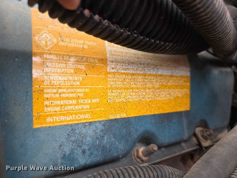 image for item FI0612 2003 International 3800 school bus