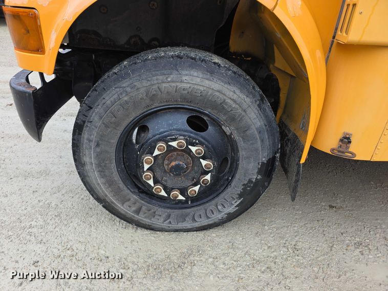 image for item FI0612 2003 International 3800 school bus