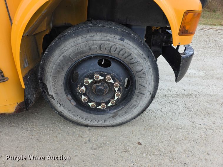 image for item FI0612 2003 International 3800 school bus