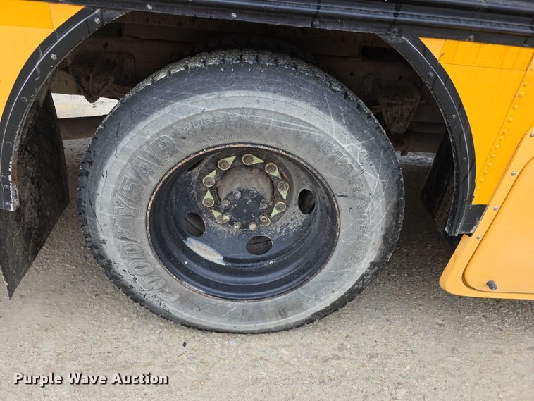 image for item FI0612 2003 International 3800 school bus