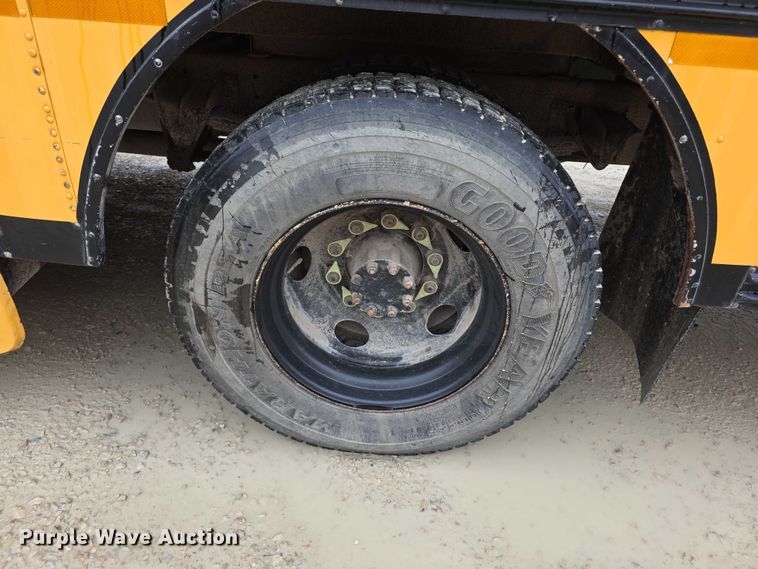 image for item FI0612 2003 International 3800 school bus