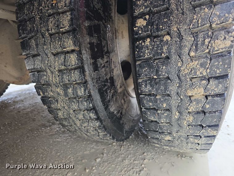 image for item FI0612 2003 International 3800 school bus