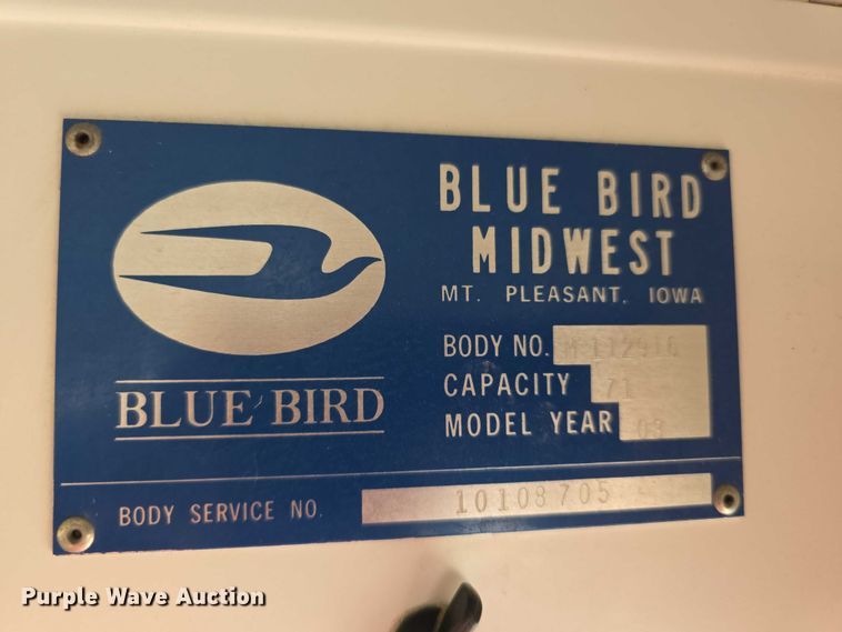 image for item FI0612 2003 International 3800 school bus