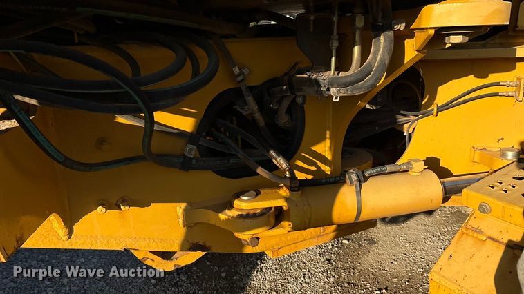 image for item IE9238 2009 John Deere 670G motor grader