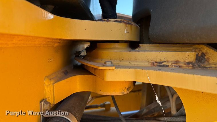 image for item IE9238 2009 John Deere 670G motor grader