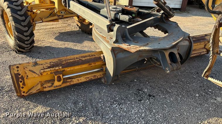 image for item IE9238 2009 John Deere 670G motor grader